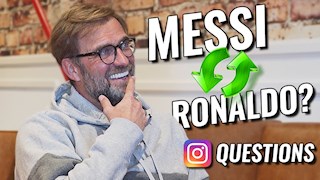 VIDEO: Hey Jurgen Klopp, Messi và Ronaldo, ai xuất sắc hơn?