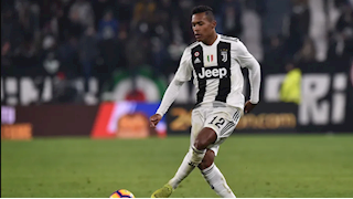 Juventus bác bỏ thông tin muốn bán Alex Sandro