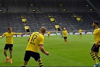 VIDEO: Siêu Haaland sáng tạo cách ăn mừng thời giãn cách xã hội