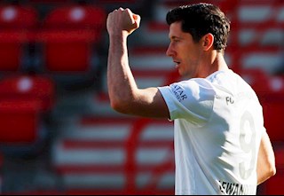 Lewandowski đạt thành tích sánh ngang Ronaldo vs Messi trong thế kỷ 21