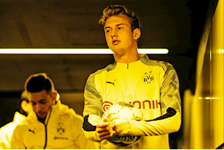 Julian Brandt: Số 10 ảo quan trọng nhất của Lucien Favre