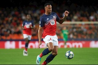 Real Madrid bị đồn mua trung vệ nào?