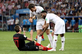 Không ai xứng đáng đeo băng đội trưởng MU hơn Harry Maguire
