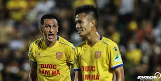 ẢNH: Chơi cá nhân trong trận gặp HAGL, cựu tuyển thủ Olympic Việt Nam bị đồng đội mắng xối xả