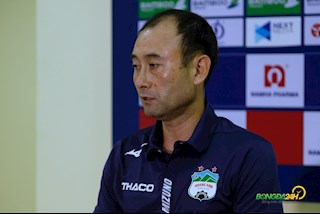 HLV Lee Tae Hoon không đặt nặng chuyện thành tích của HAGL, đề cao Văn Toàn