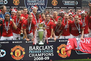 Ngày này năm xưa: Man United san bằng kỷ lục vô địch nước Anh của Liverpool