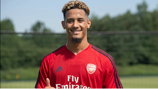 Sao Arsenal được khen có phẩm chất tương đồng Van Dijk và Varane