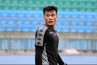 BLV Quang Huy: Bùi Tiến Dũng là một thủ môn chưa có đẳng cấp
