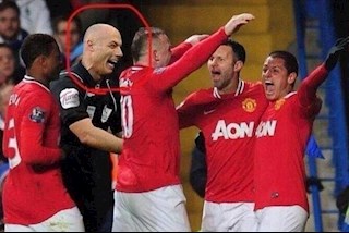 Huyền thoại Howard Webb thừa nhận thiên vị MU