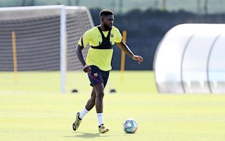 Sao Barca dính chấn thương ngay ngày đầu tập luyện trở lại