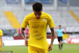Bất chấp thẻ phạt, Jadon Sancho vẫn muốn đòi công lý cho George Floyd