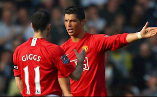 Ronaldo uống Coca, bị huyền thoại MU nạt nộ và phản ứng không thể tin nổi