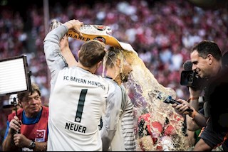 Joshua Kimmich: Năm nay chúng tôi phải ăn mừng một mình rồi!