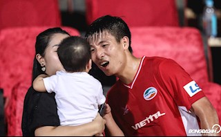 Biểu cảm đáng yêu của trung vệ Bùi Tiến Dũng sau trận hoà Quảng Ninh