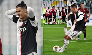 Chùm ảnh: Ronaldo đá hỏng phạt đền, Juventus vẫn vào chung kết cúp QG Italia