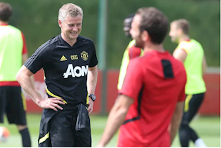 Quyết đánh bại Spurs, MU vác hàng khủng tới sân tập
