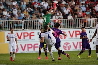 Cầu thủ Sài Gòn suýt nuốt lưỡi ở trận đấu gặp HAGL