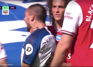 Bóp cổ đối thủ, Guendouzi vẫn được huyền thoại Arsenal ủng hộ