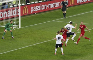 Đức 1- 0 BĐN Euro 2012: Trận đấu bản lề cho cuộc cách mạng của Joachim Loew