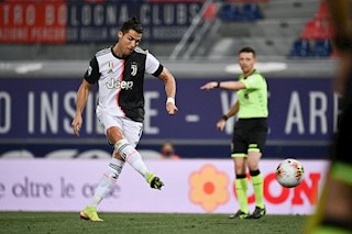 Những con số khó tin sau bàn thắng của Cristiano Ronaldo vào lưới Bologna