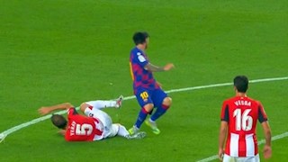 Lionel Messi lần thứ 2 liên tiếp thoát án phạt thẻ đỏ