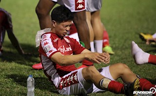 Sau trận thắng SLNA, Công Phượng gây lo lắng khi phải chườm đá ở gáy