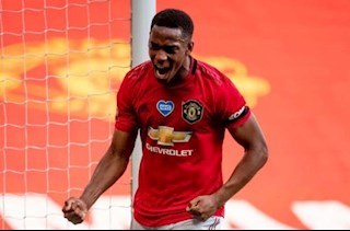 Martial lập hat-trick ngoạn mục, NHM MU xúc động đến rơi lệ