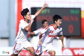 Em họ Công Phượng ghi bàn cho U19 HAGL trong ngày HLV Park Hang Seo dự khán