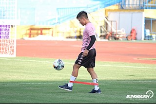 Quang Hải lặng lẽ trong buổi tập của Hà Nội