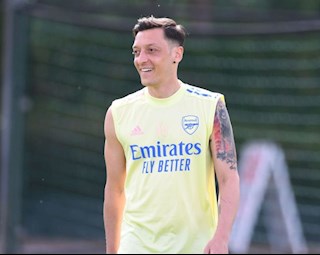 Vì sao Mesut Ozil vắng mặt trước Sheffield United?
