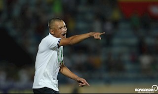 SLNA thua đậm, HLV Ngô Quang Trường vẫn bật cười vì trọng tài