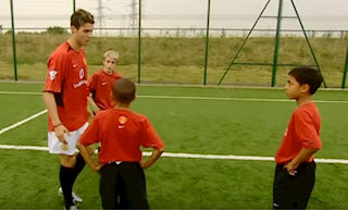 VIDEO: Ký ức Ronaldo truyền bí kíp cho Lingard khiến fan MU thích thú