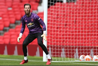 Fan MU phát khóc vì tóc tai của De Gea
