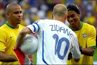 VIDEO: Ngày này năm xưa: Zidane khuấy đảo hàng phòng ngự Brazil bằng đôi chân ma thuật