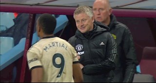 Martial bực ra mặt khi bị HLV Solskjaer rút khỏi sân