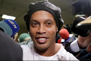 Ronaldinho chưa thoát cuộc sống tù túng hậu bê bối hộ chiếu giả