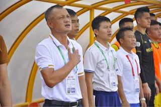 HLV Ngô Quang Trường đổ lỗi cho thẻ đỏ khiến SLNA bại trận