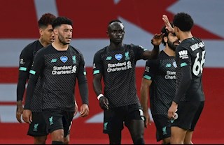 Neville chỉ ra lý do khiến Liverpool khó thống trị NHA như MU