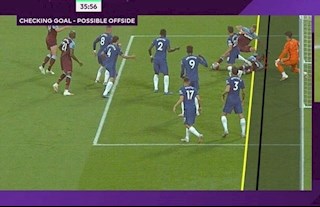 VAR lại gây bão trong ngày Chelsea thất bại trước West Ham
