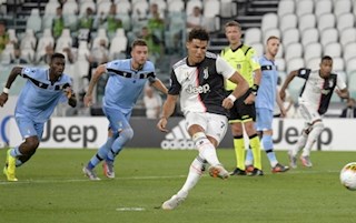 Phá hàng loạt kỷ lục, Cristiano Ronaldo phản ứng thế nào