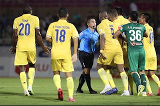 VFF nói gì sau yêu cầu cách chức trưởng ban trọng tài của Nam Định?