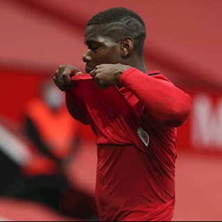 Huyền thoại Man Utd mắng Pogba “sấp mặt” sau pha chơi bóng chuyền