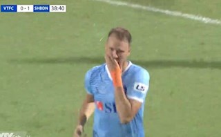 Lý do ngoại binh SHB Đà Nẵng bật khóc sau bàn thắng vào lưới Viettel
