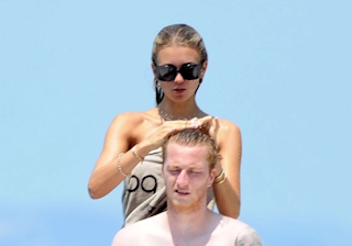 Marco Reus cực kỳ táo bạo bên cô vợ siêu mẫu