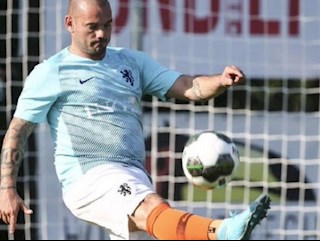 HLV ĐT Hà Lan phũ phàng với Wesley Sneijder