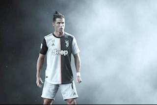 VIDEO: Cristiano Ronaldo: Từ cậu thanh niên “vẽ vời” đến cỗ máy săn bàn hủy diệt