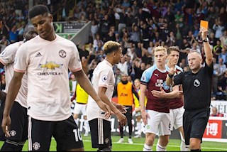 NÓNG: Trọng tài từng đuổi Rashford bắt chính trận MU vs Villa