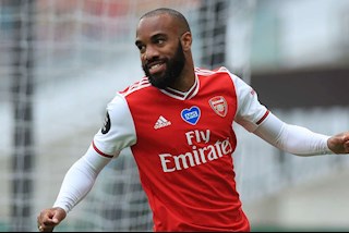 Được Atletico và Juventus tăm tia, Lacazette có định rời Arsenal?