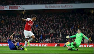 Tại FA Cup, Chelsea quá nhỏ bé so với Arsenal