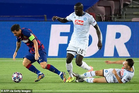 Mắc bẫy Messi, Koulibaly bị đánh giá chỉ ngang trình… Mangala